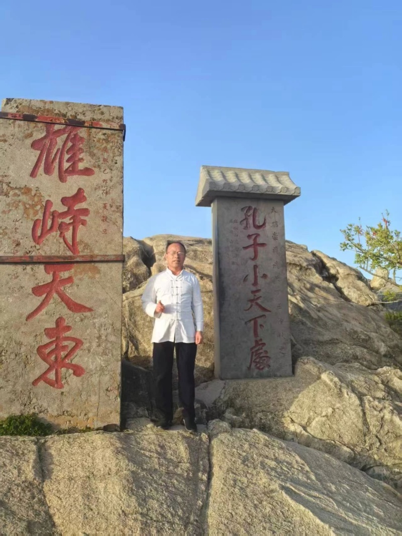 1751512301566131.jpg 趙總-泰山之巔.jpg