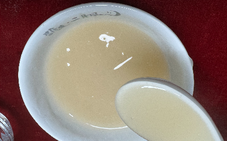 多少媽媽栽在輔導(dǎo)作業(yè)上！姥姥端來的一杯溫?zé)嵊袡C(jī)葛根粉，竟成了情緒 “滅火器”